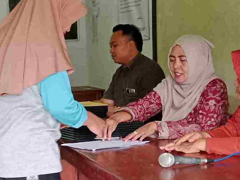 Sosialisasi Dan Penyerahan Rapot Kenaikan Kelas