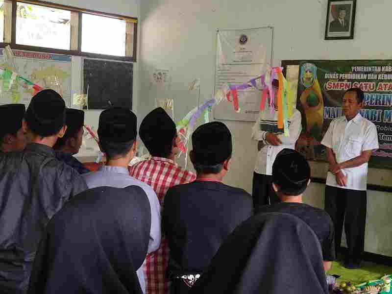 Kegiatan Maulid Nabi Muhammad di SMPN Satu Atap Tambak Ukir